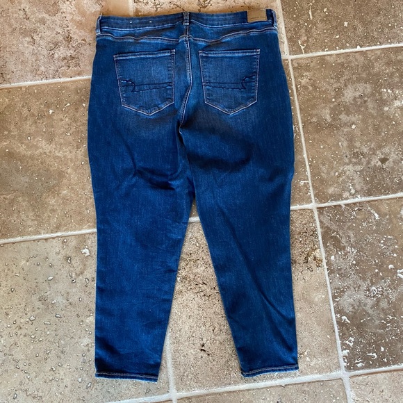 American Eagle Curvy
Hi Rise crop jeans - Picture 2 of 8